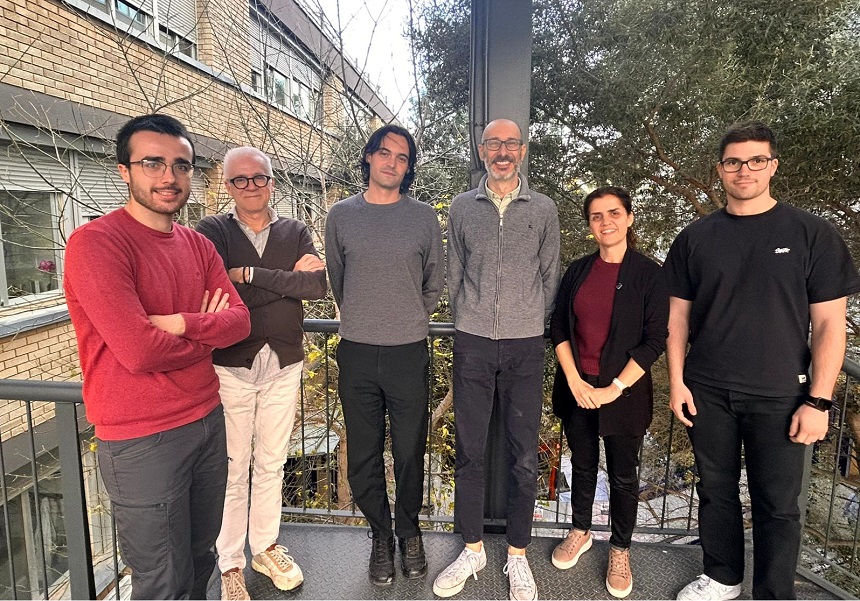 Els autors i l’autora de la UV, d’esquerra a dreta: Diego Belda, Ismael Mingarro, Juan Ortiz, Luis Martinez Gil, M. Jesus García Murria i Josep Alonso.